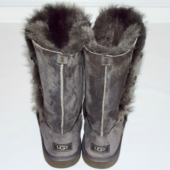 UGG Like New! Bailey Button Triplet Grey Sheepskin Boots - Size 5 - Picture 2 of 11